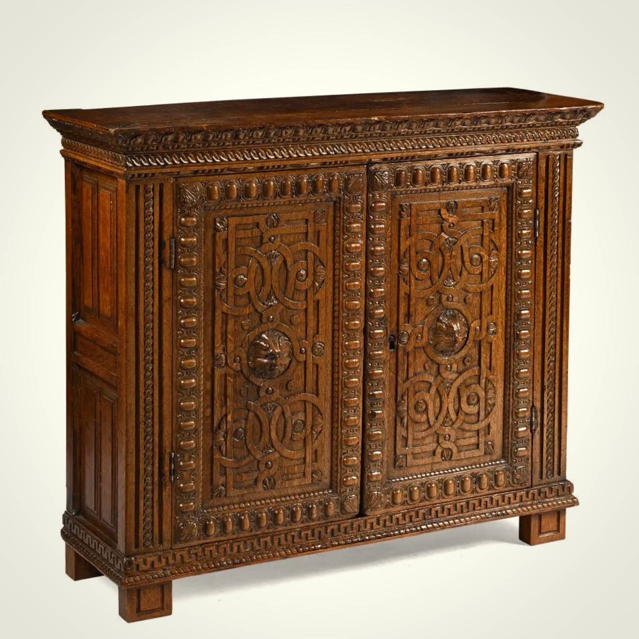 Buffet en chêne XVIe siècle à décor sculpté Renaissance Haute Époque 16e