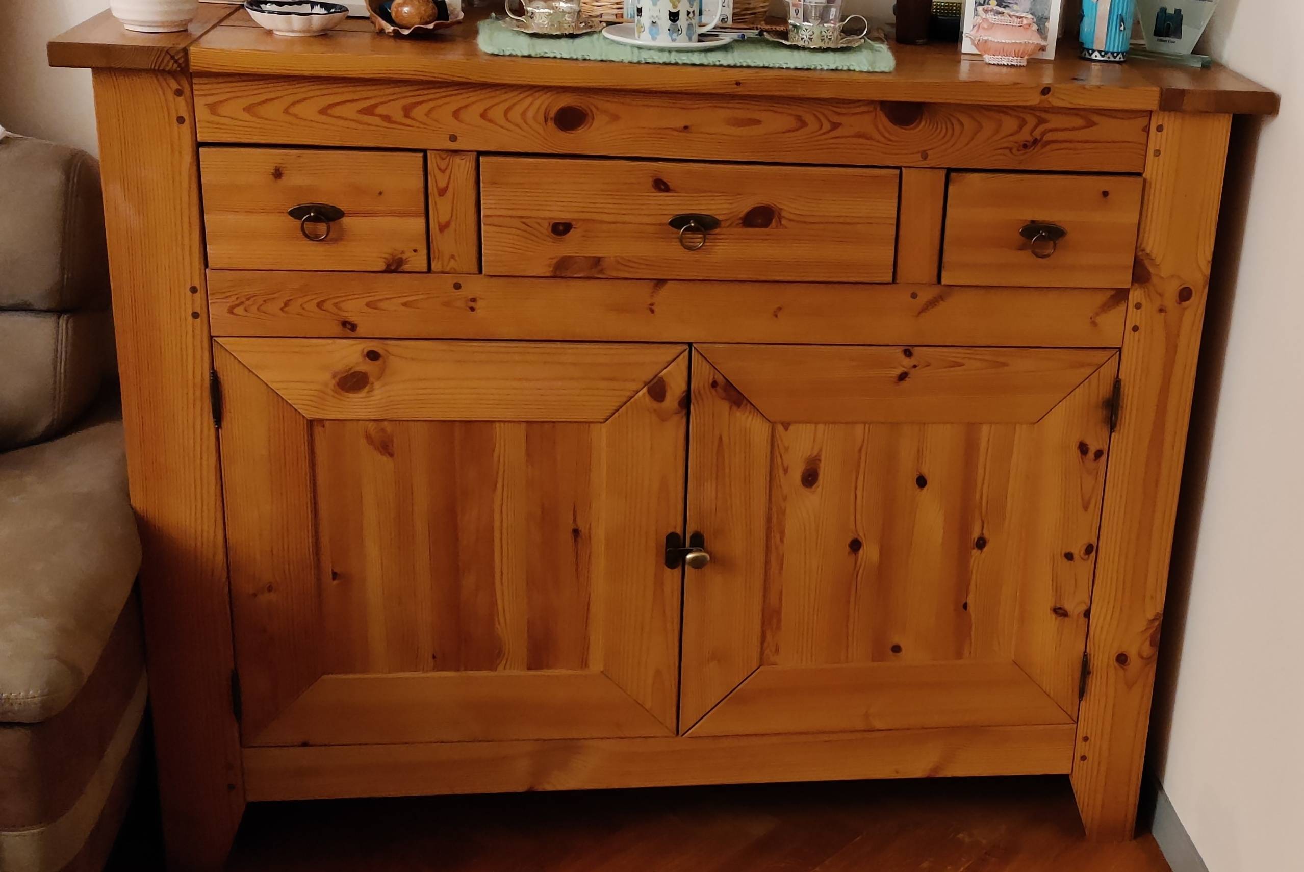 Buffet en pin massif