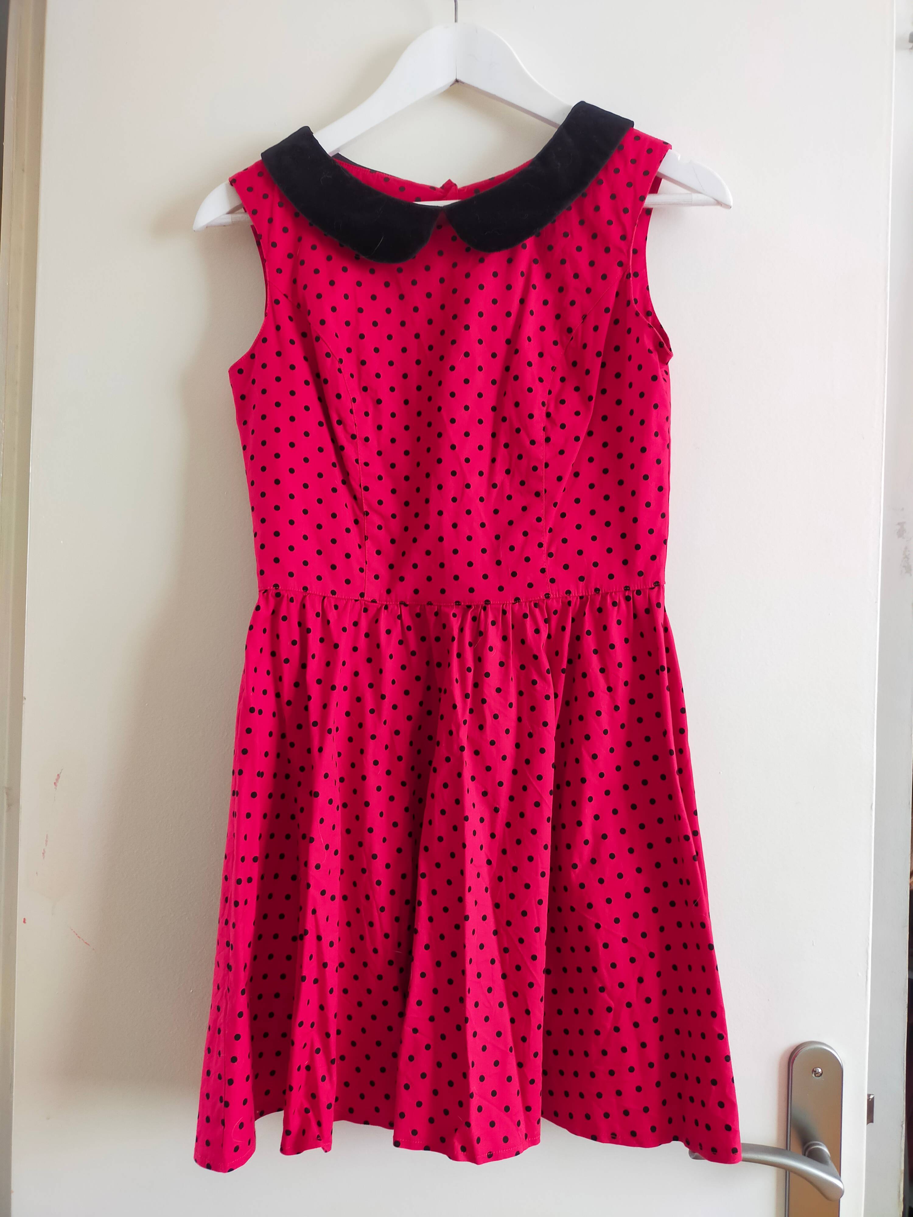 Vends robe Hell Bunny rouge à pois noirs avec dos ouvert en cœur - Taille S