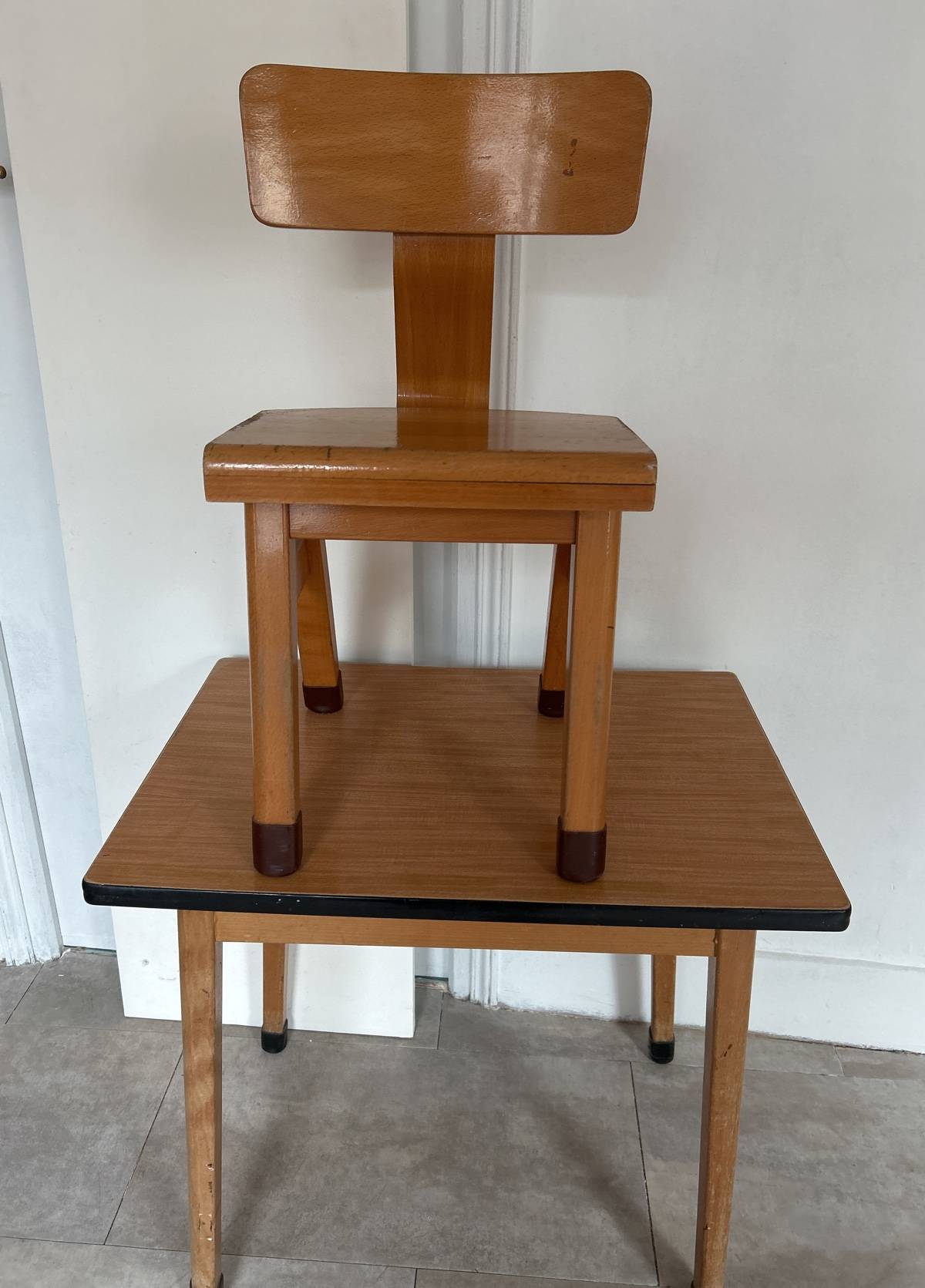Bureau et chaise pour enfant