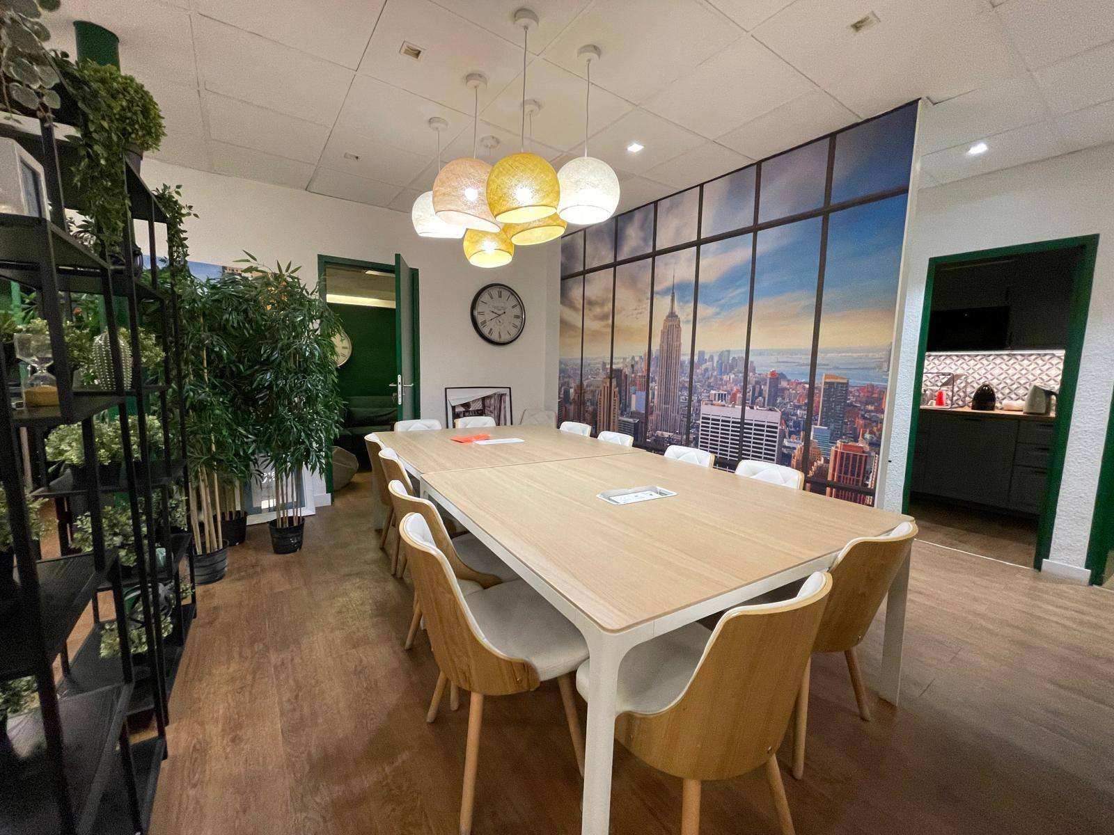 Loue de 1 à 5 postes de travail - local luxueux 120m² - Triangle d’Or - Rue Faubourg Saint-Honoré Paris 8ème