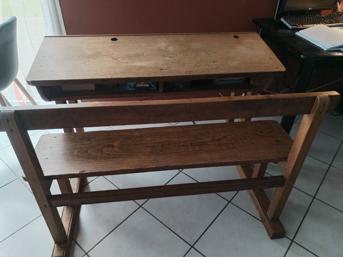 Bureau d’écolier ancien