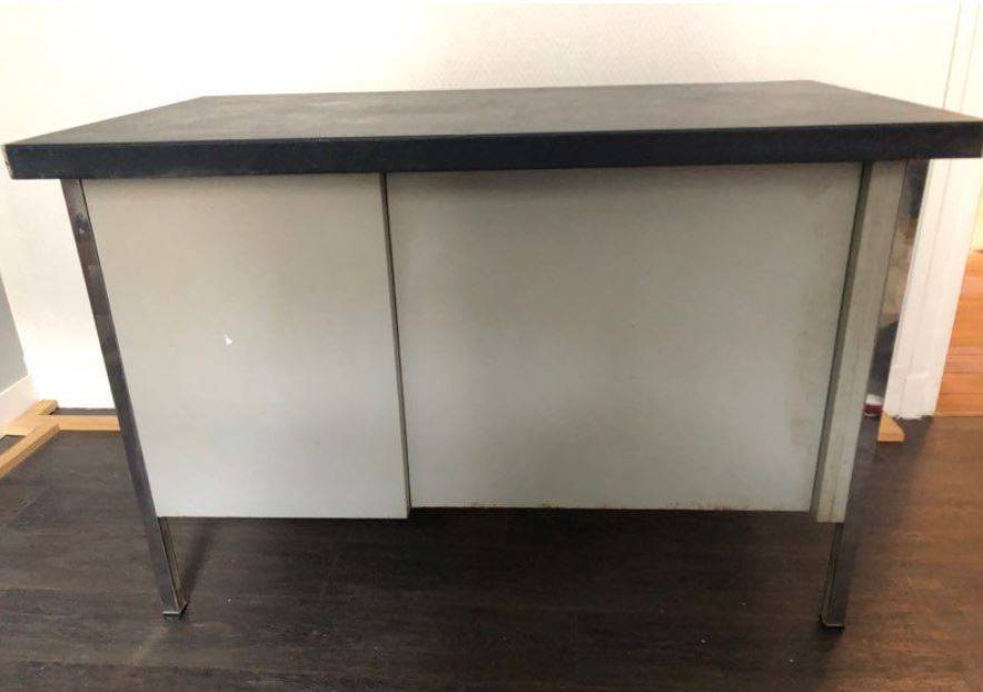 Bureau de type industriel années 80