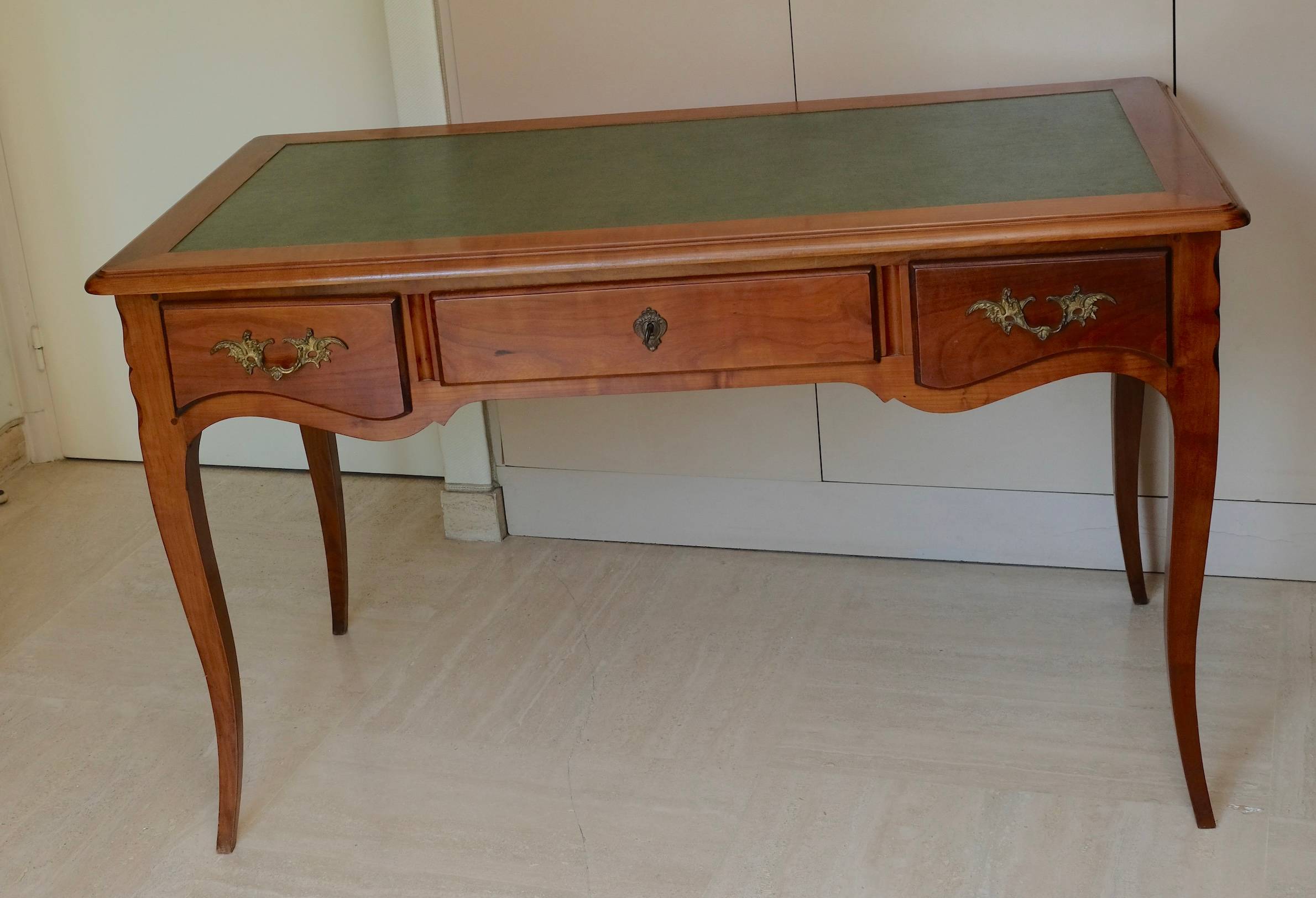 Bureau Louis XV merisier