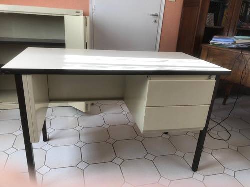 Bureau Métallique + chaise bureau