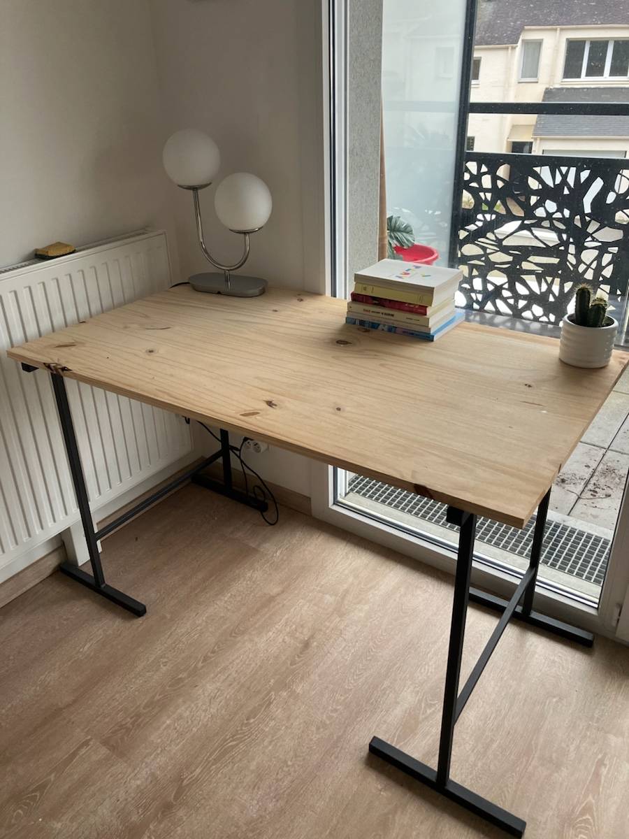 Étagère De Bureau En Acier Et Bois - 135x25x93cm - Blanc + Noyer - Rangement Organisé Pour écran Et Fournitures