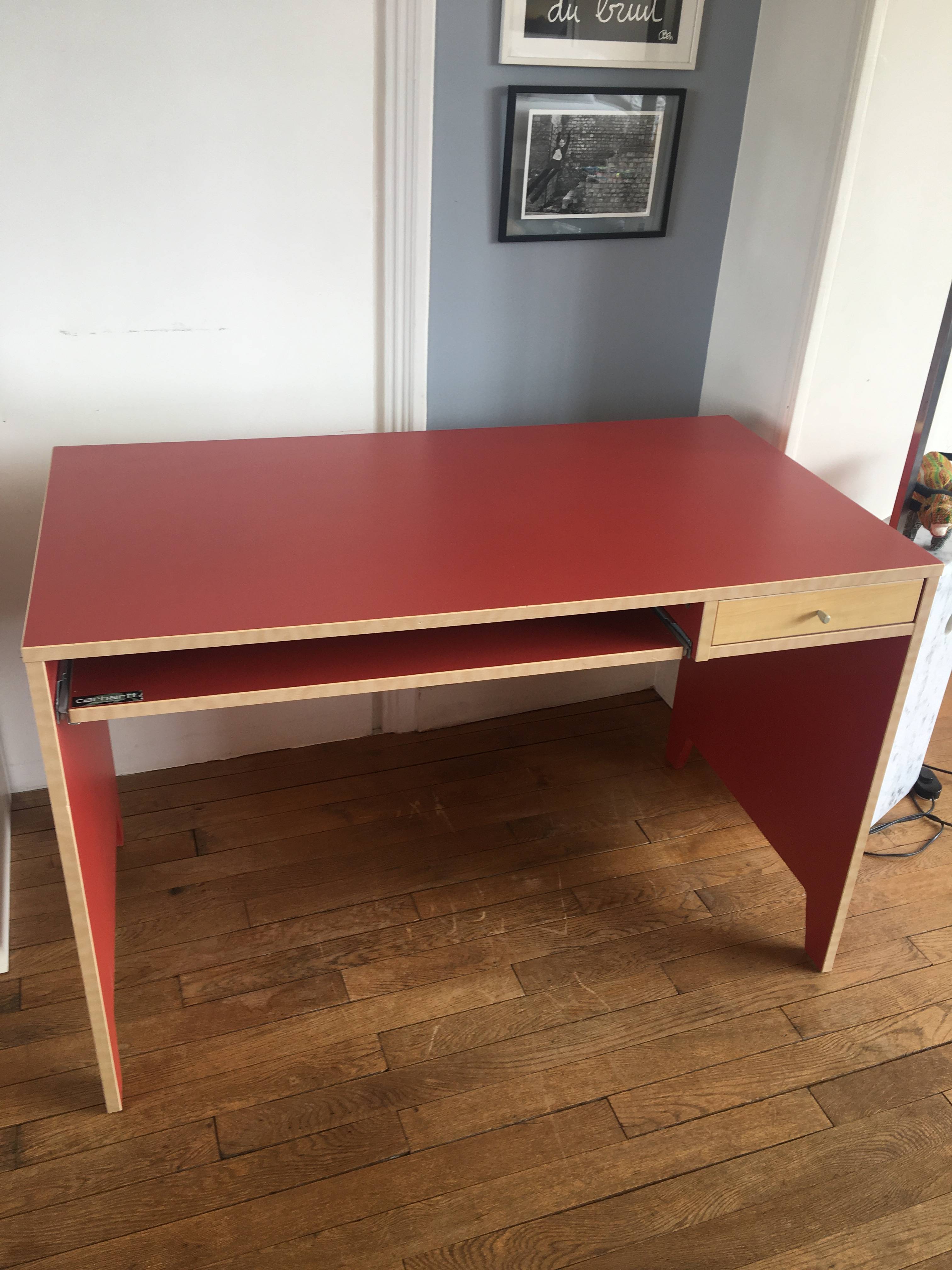 Bureau rouge