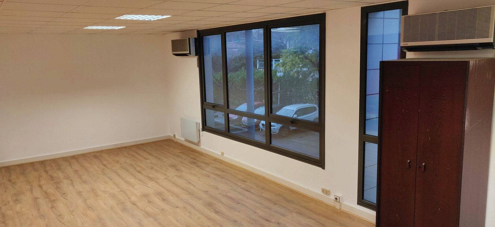 Loue Bureaux Local professionnel à Montpellier (34) de 50m² + 11m² + Parking