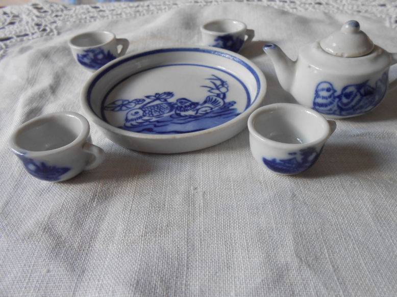 Vends ravissant service à thé miniature en porcelaine