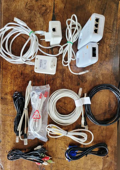 Vends lot de Câbles Réseau et Extendeur Wifi PAR CPL 500Mbits et autres…