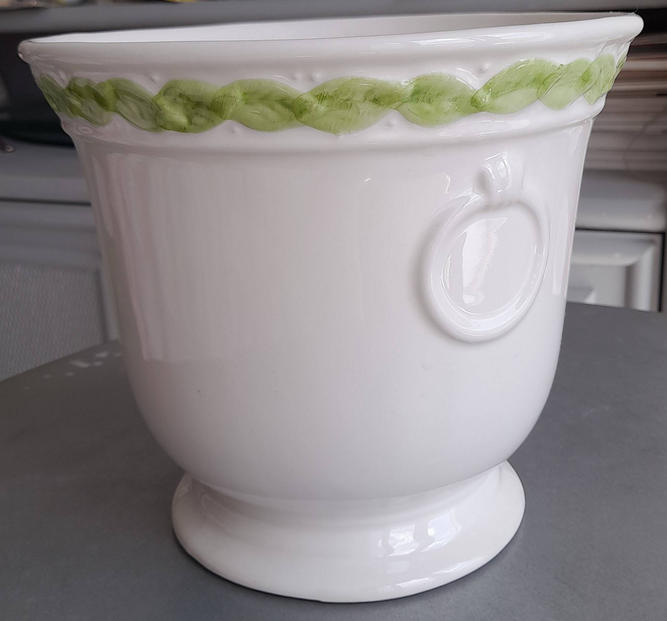 Cache pot sur pattes Feuille de béryl sur pied 21cm Blanc Antique Céramique