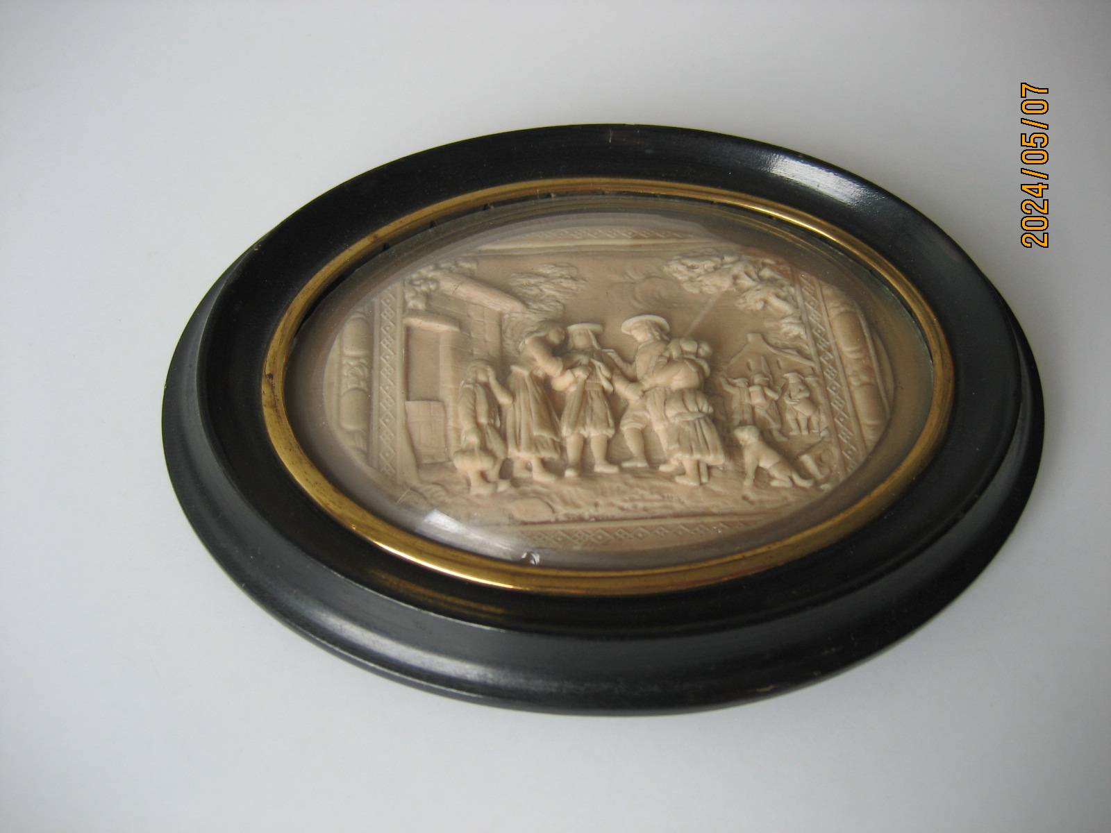 Vends cadre "Scène de vie sculptée" en pierre de sel