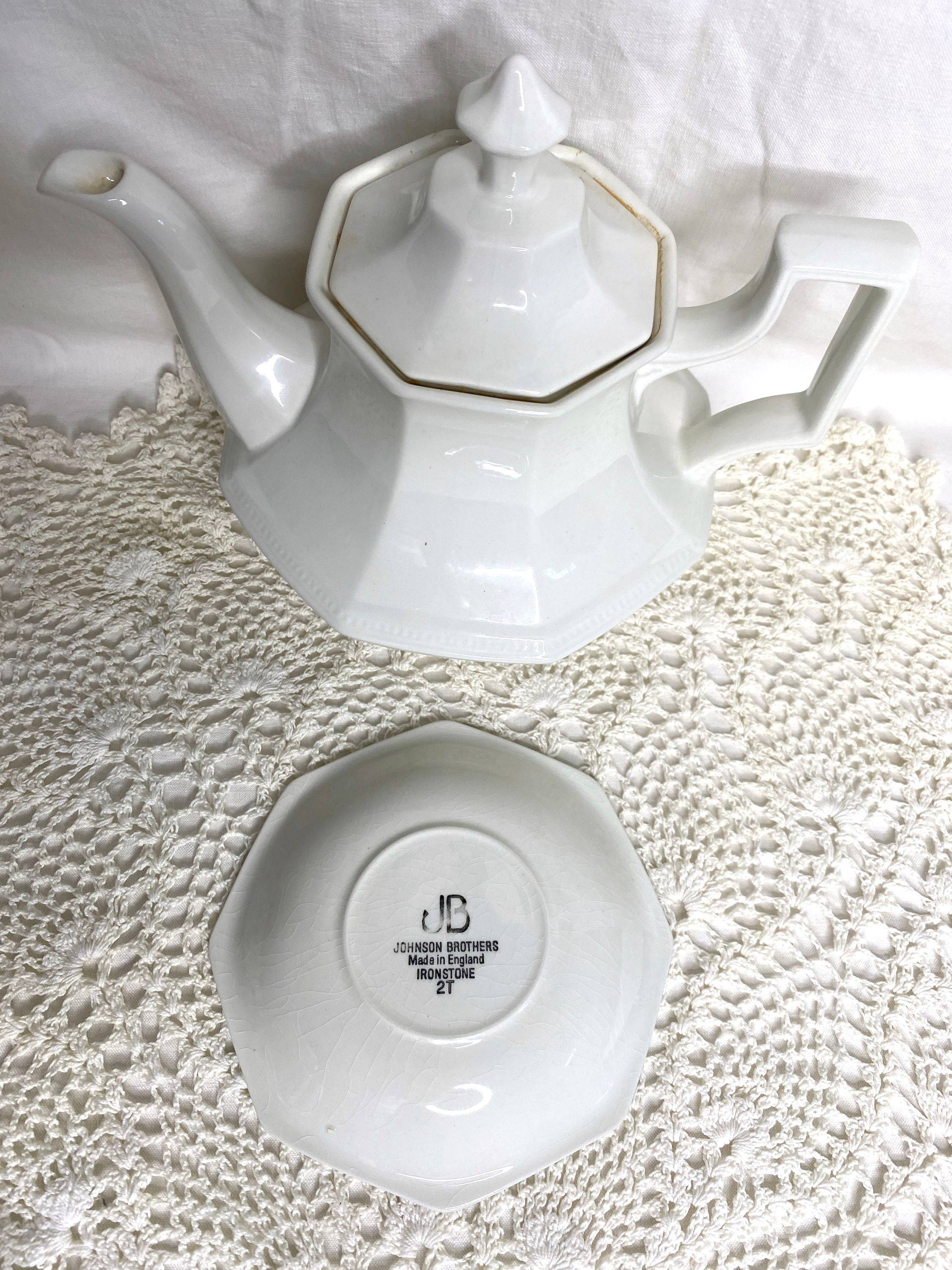 Cafetière anglaise en "pierre de fer" porcelaine fine Johnson Brothers service héritage perlé