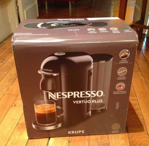 Cafetière à dosette Nespresso YY2778FD Vertuo titane neuve !