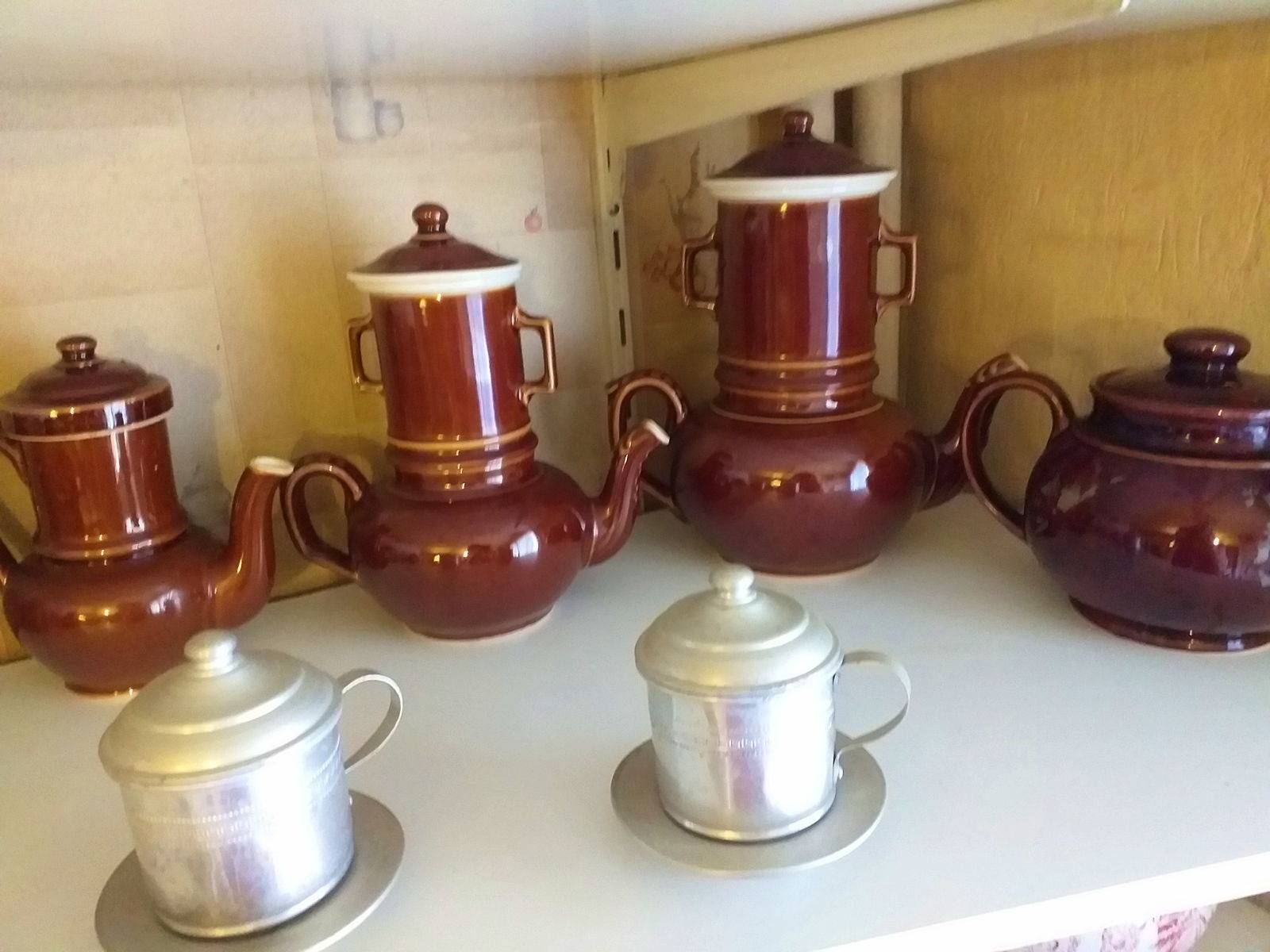 Cafetières et théières en gré marron