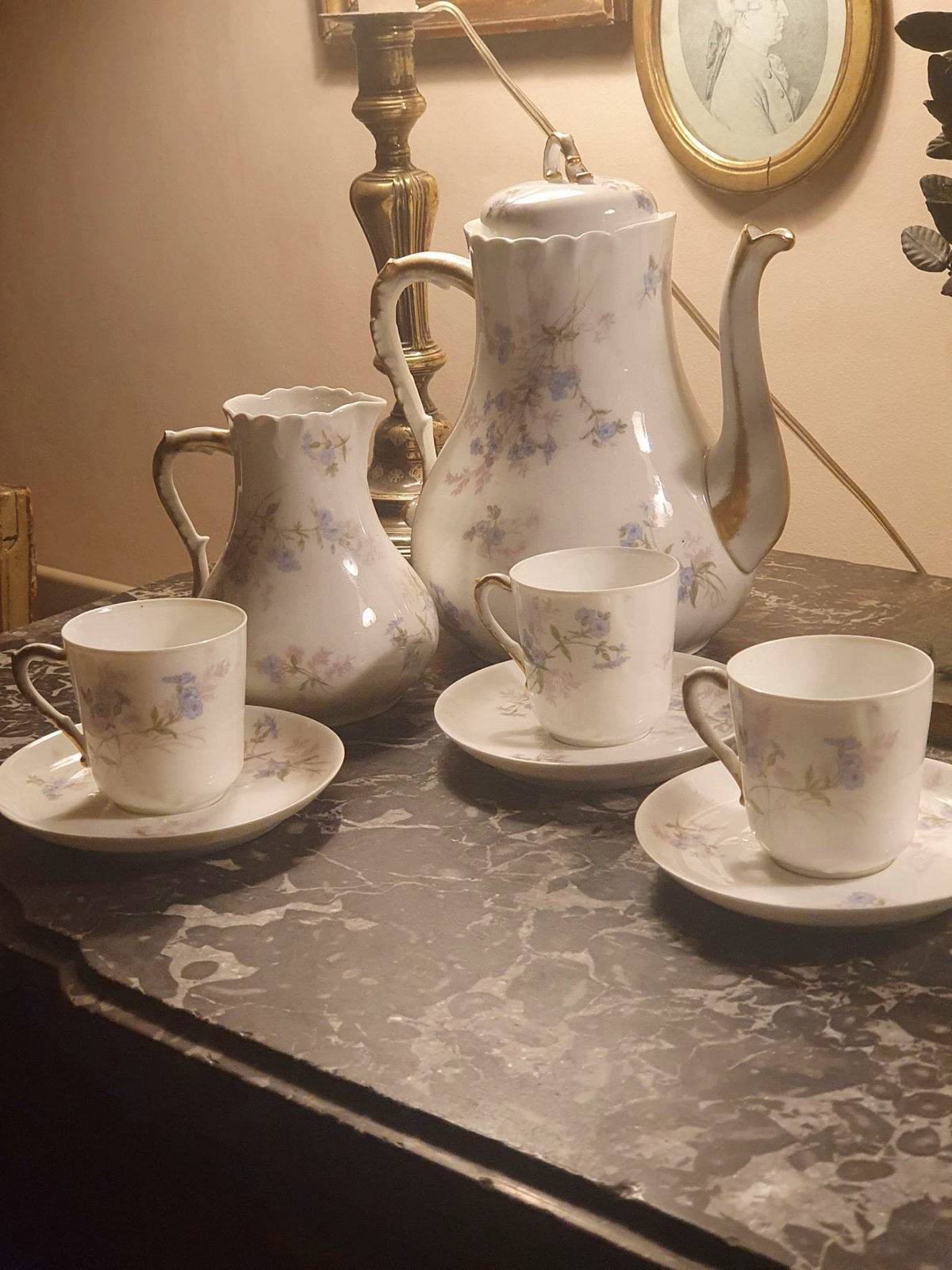 Cafetière, pot à lait, 3 tasses à café en Limoges décor myosotis