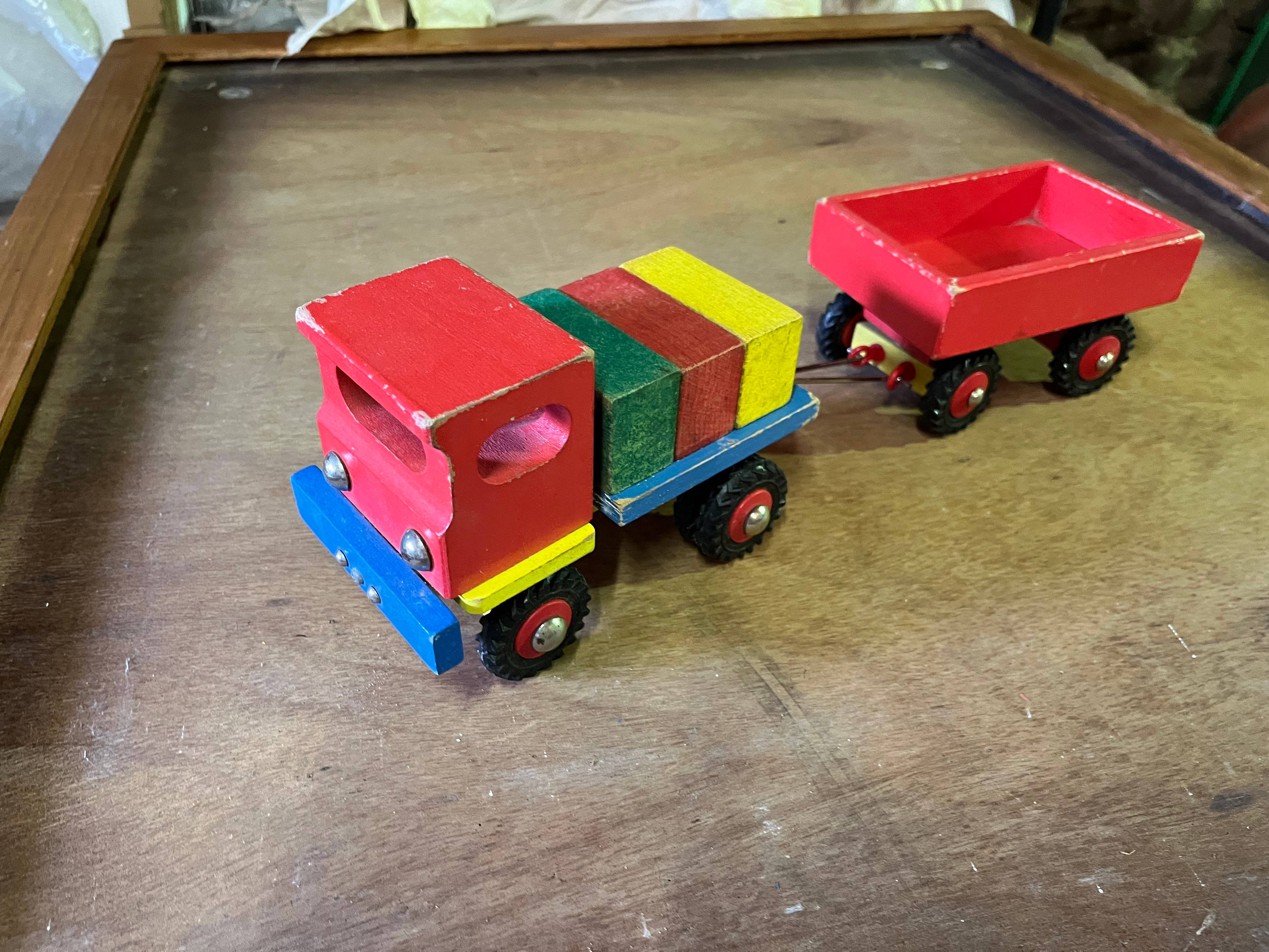 Camion transport et sa remorque jouet