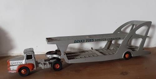 Camion transporteur de voitures Dinky Super Toys