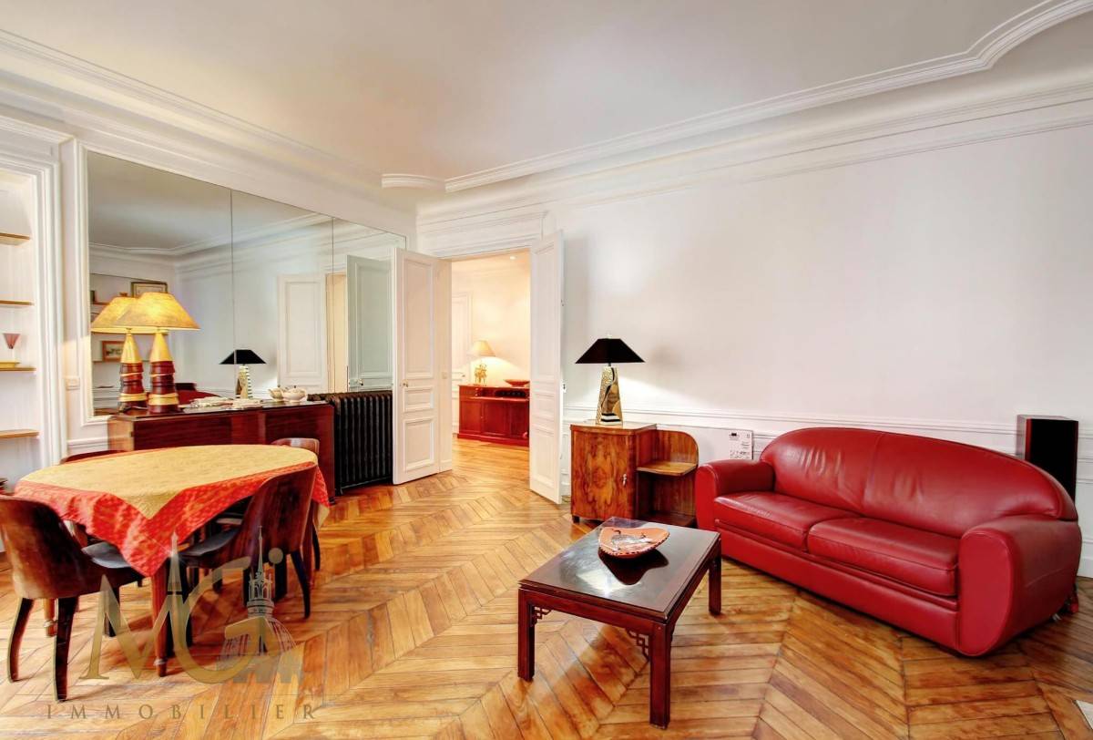 Canapé club, Cuir magnifique, Très bon état