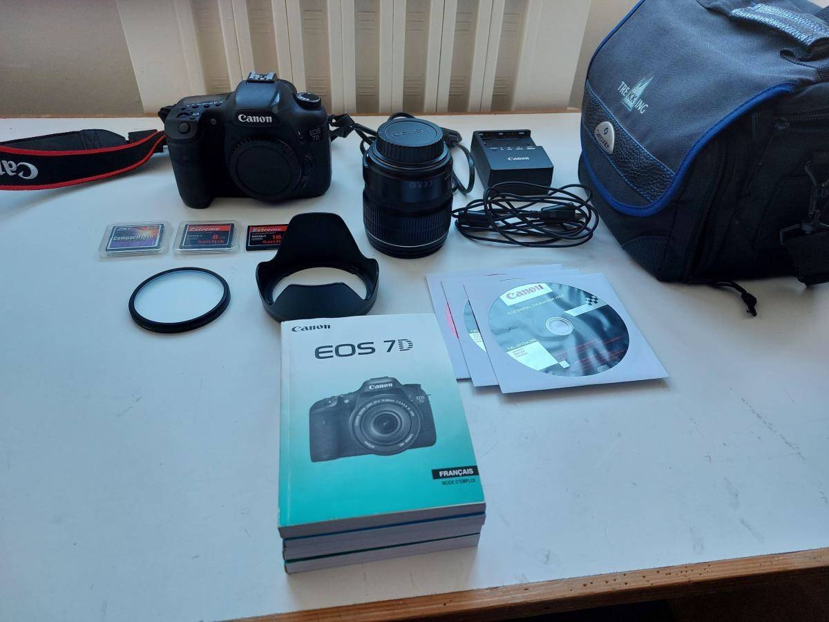 Canon eos 7D + Canon EFS 15-85 mm excellent etat (+ filtre UV, pare-soleil, cartes CF…)