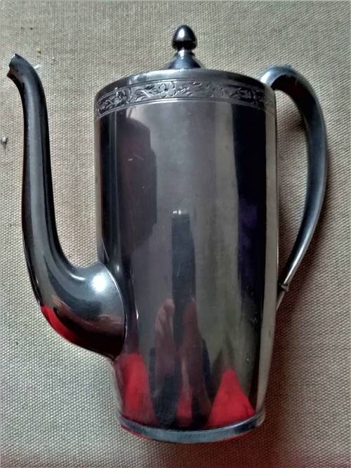 Carafe en métal argenté