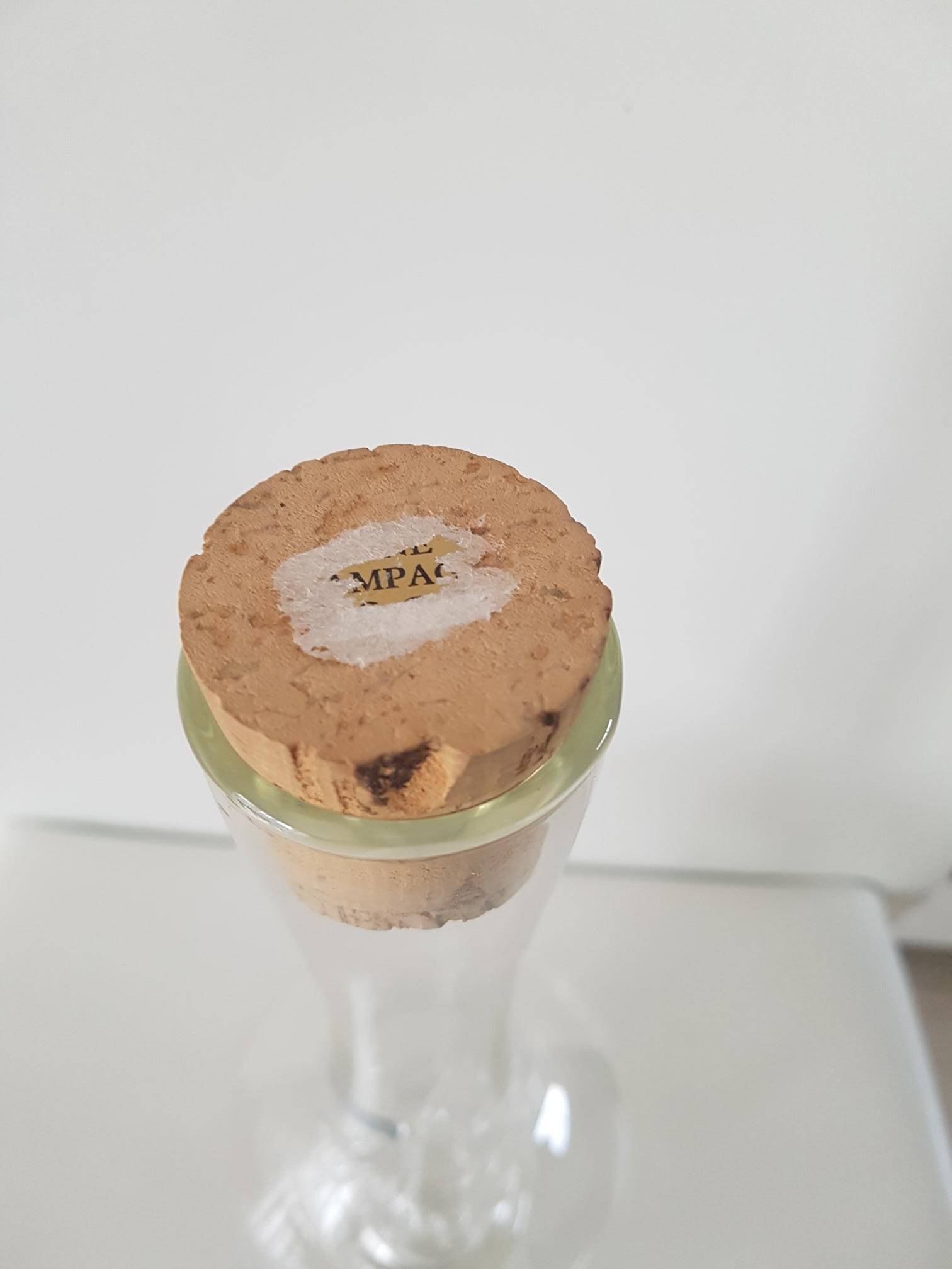 Carafe en verre soufflé avec inclusion grappe de raisin