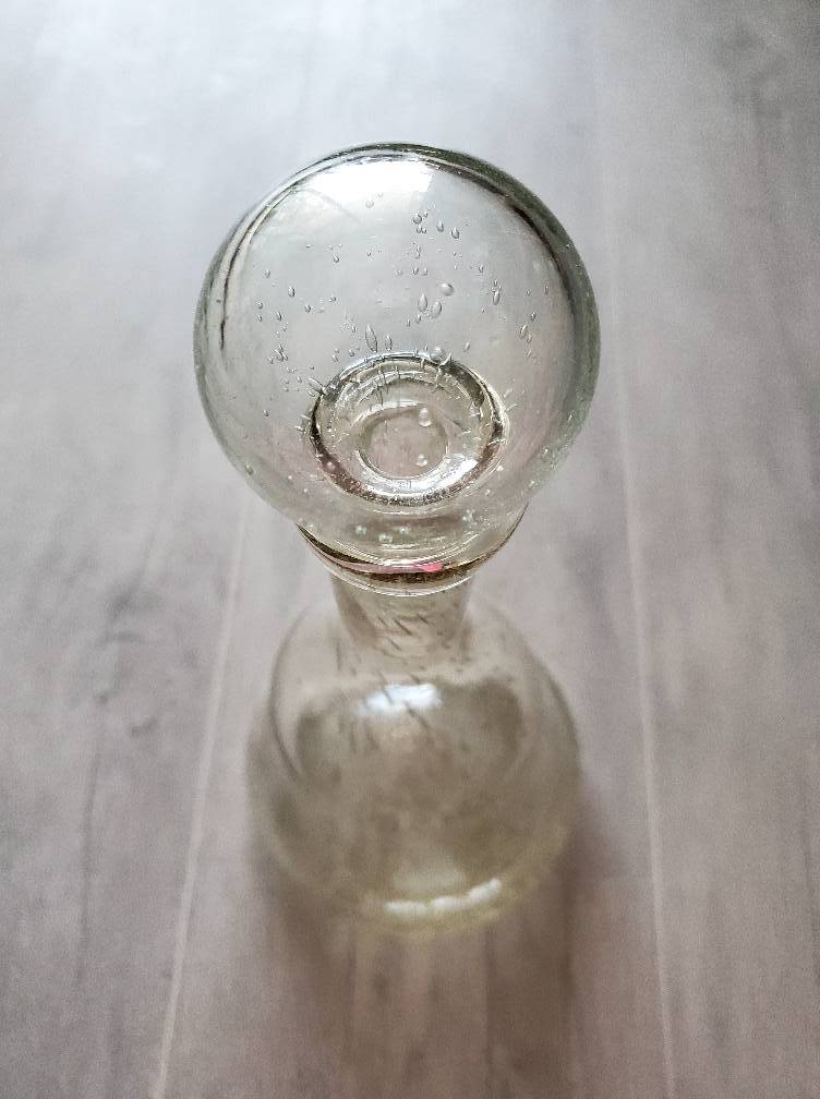Vends carafe à vin en verre bullé de Biot