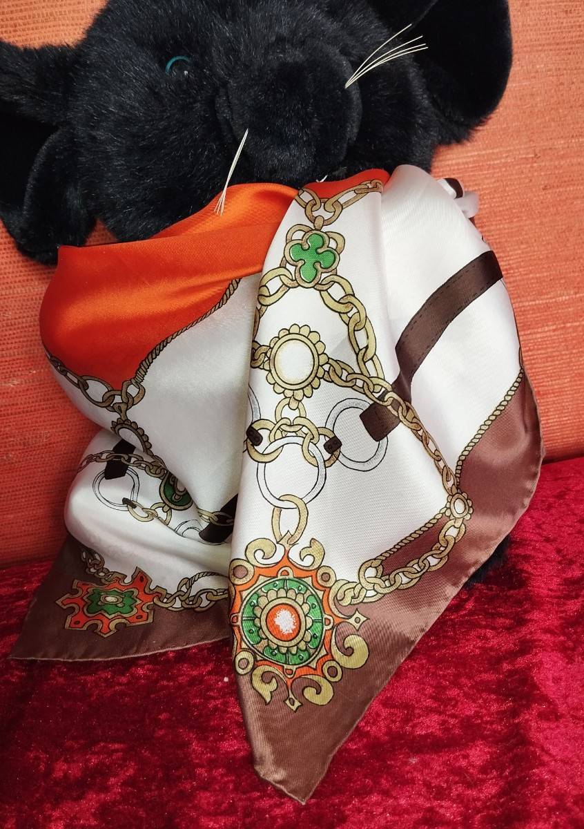 Vends carré 100% soie de Shanghai - Taille 50