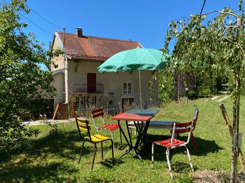 Loue maison de famille - ancienne tournerie de 1889 - cascades, baignades sur place en pleine nature - 12 couchages