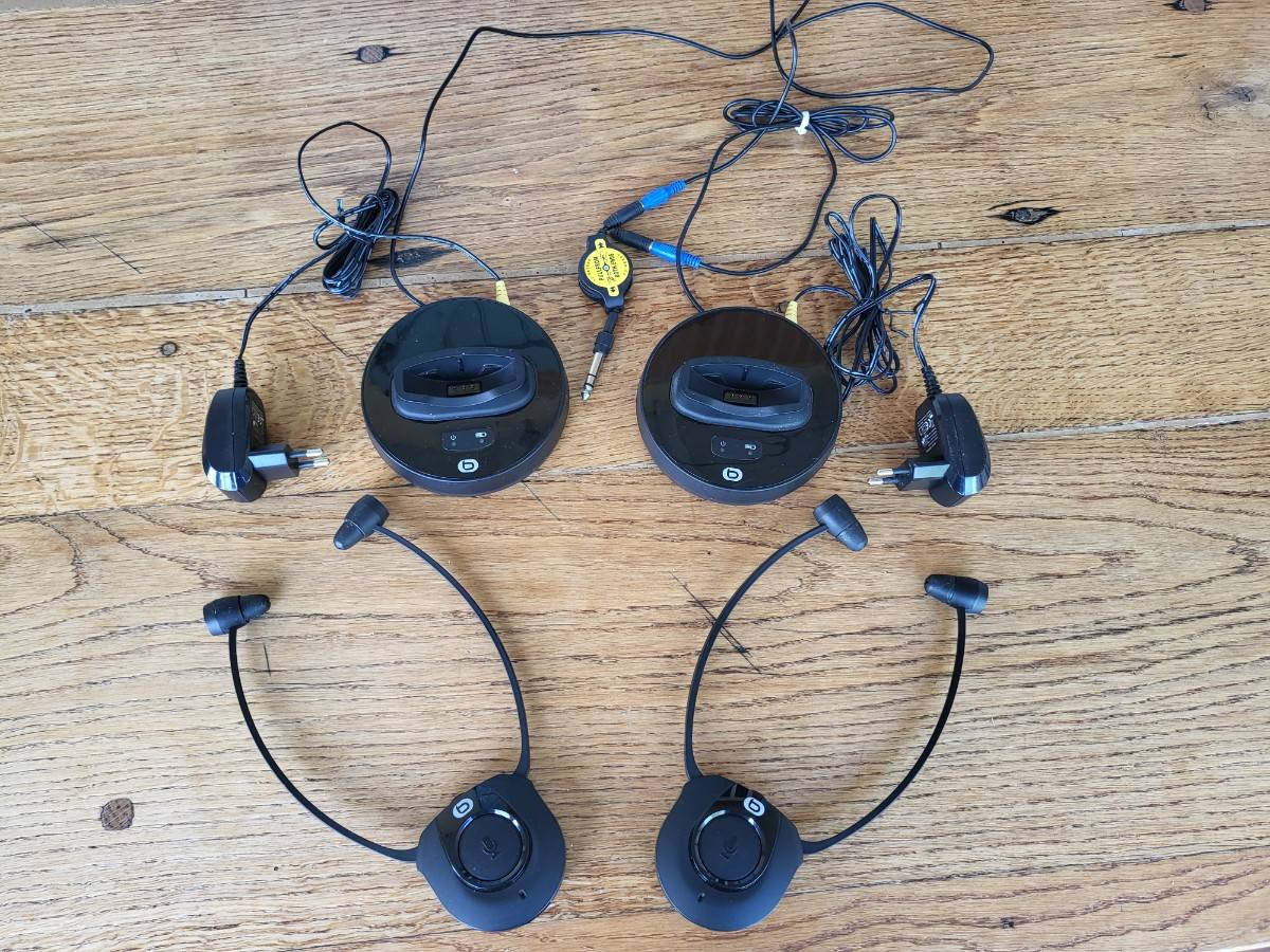 Vends casques TV audio en duo pour malentendants