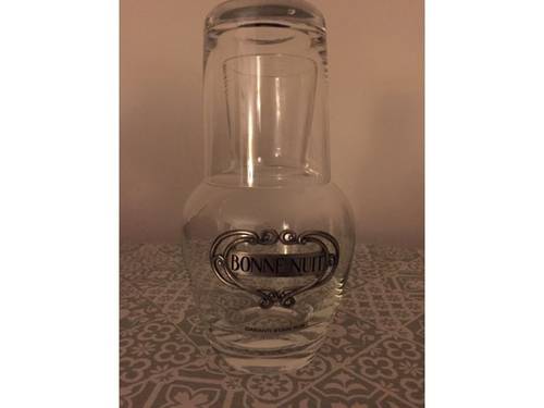 Vends une carafe et verre de nuit