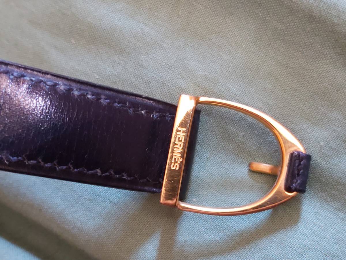 Ceinture Hermès, très belle boucle discrète. Taille 36. Bleu marine