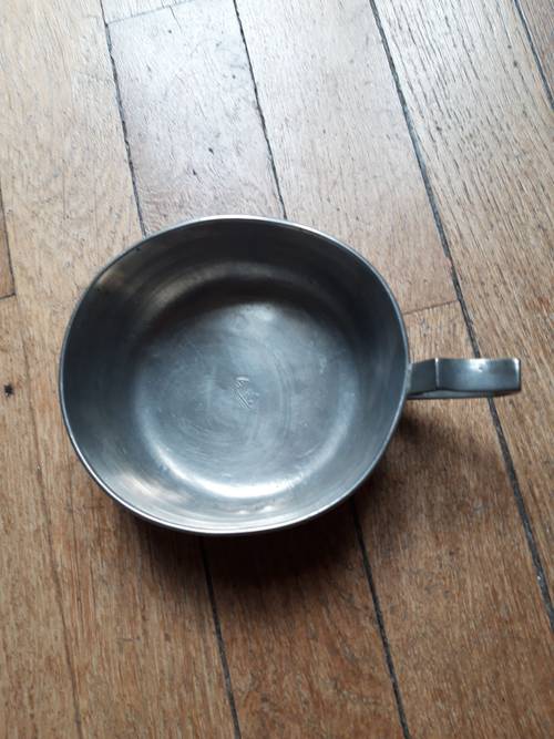 Vends cendrier ou coupelle en étain
