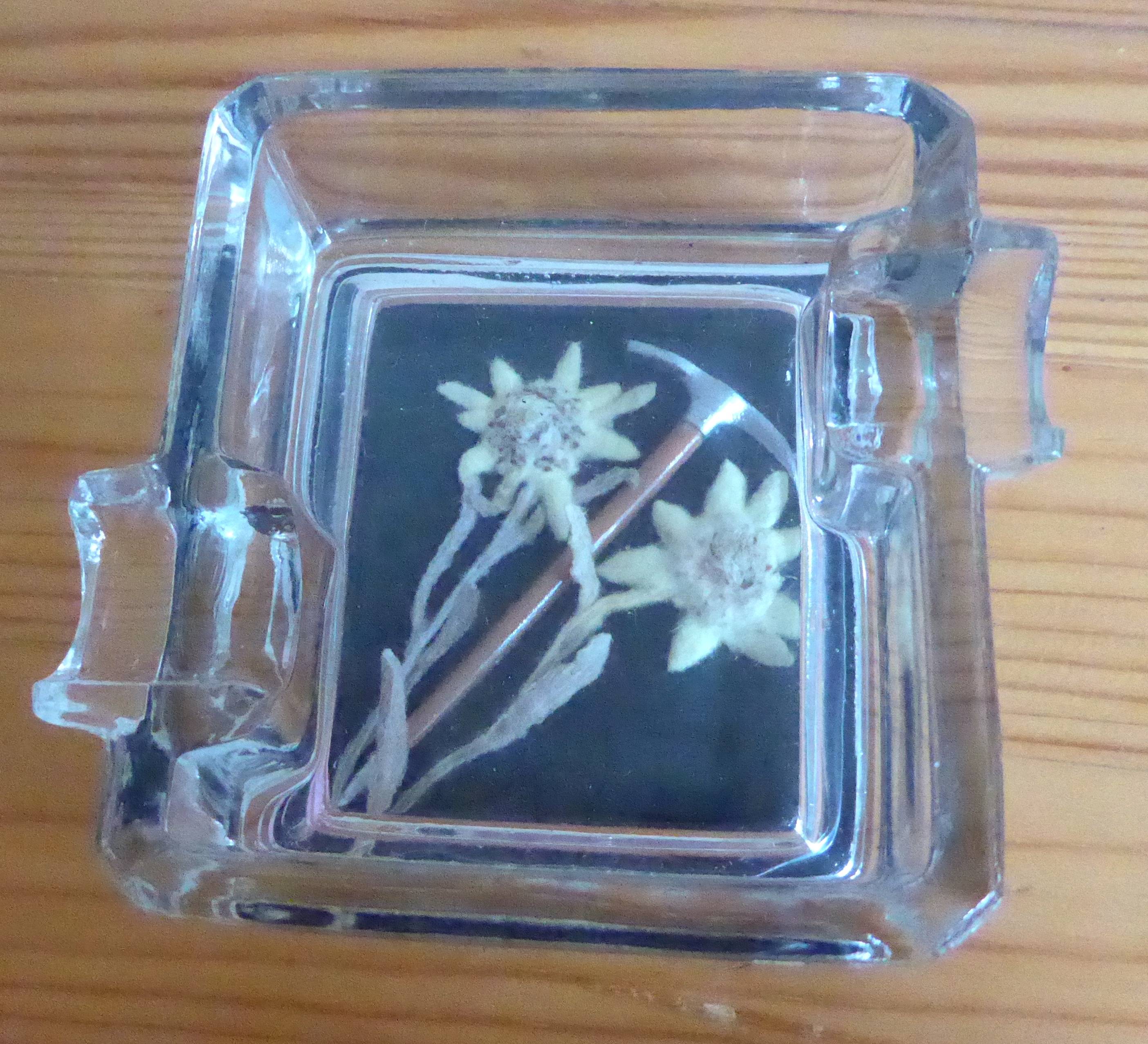 Vends vide poche ou bibelot année 1950 en verre avec véritables edelweiss