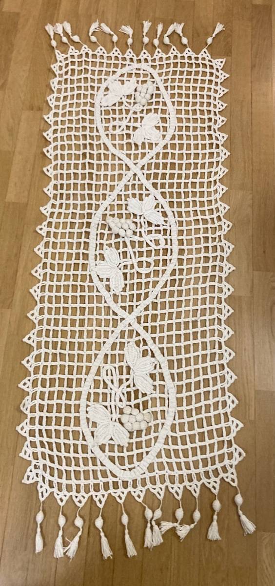 Chemin de table ou de buffet fait main au crochet