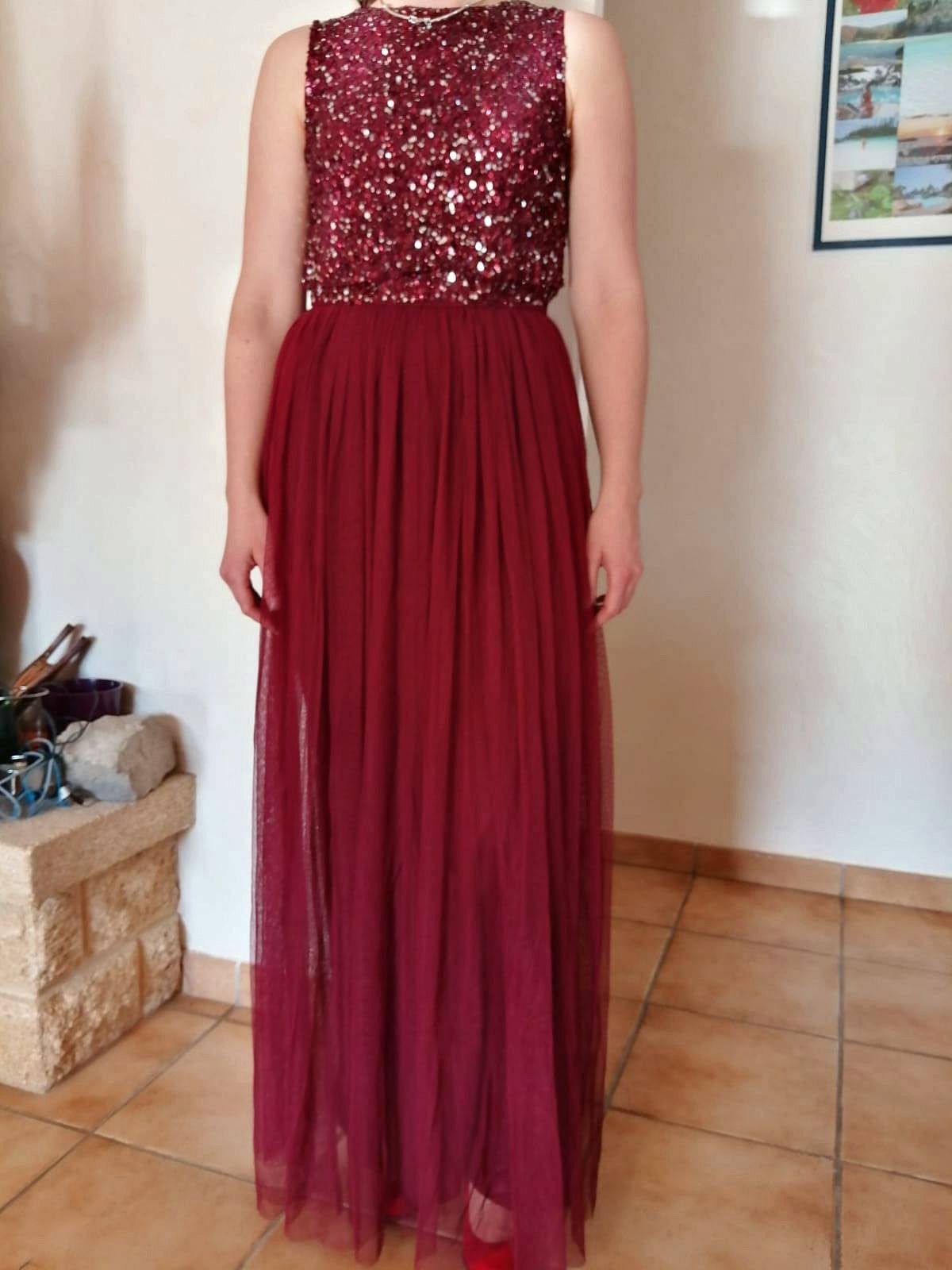 Robe de cérémonie bordeaux marque Asos, taille 34