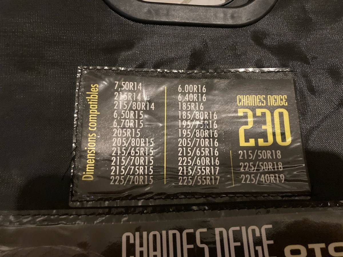 Chaînes à neige neuves