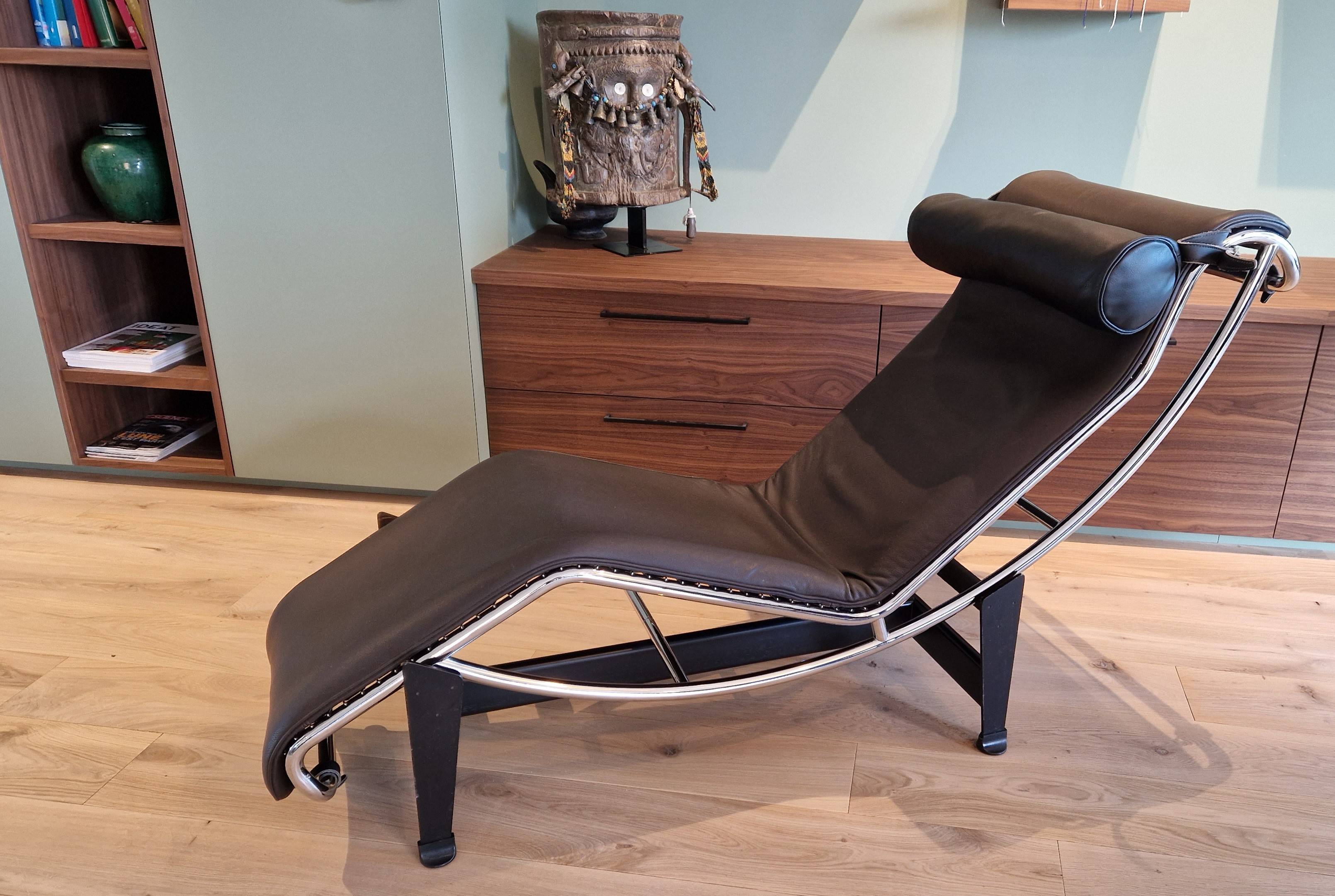 Chaise longue originale Le Corbusier LC4 sur Gens de Confiance