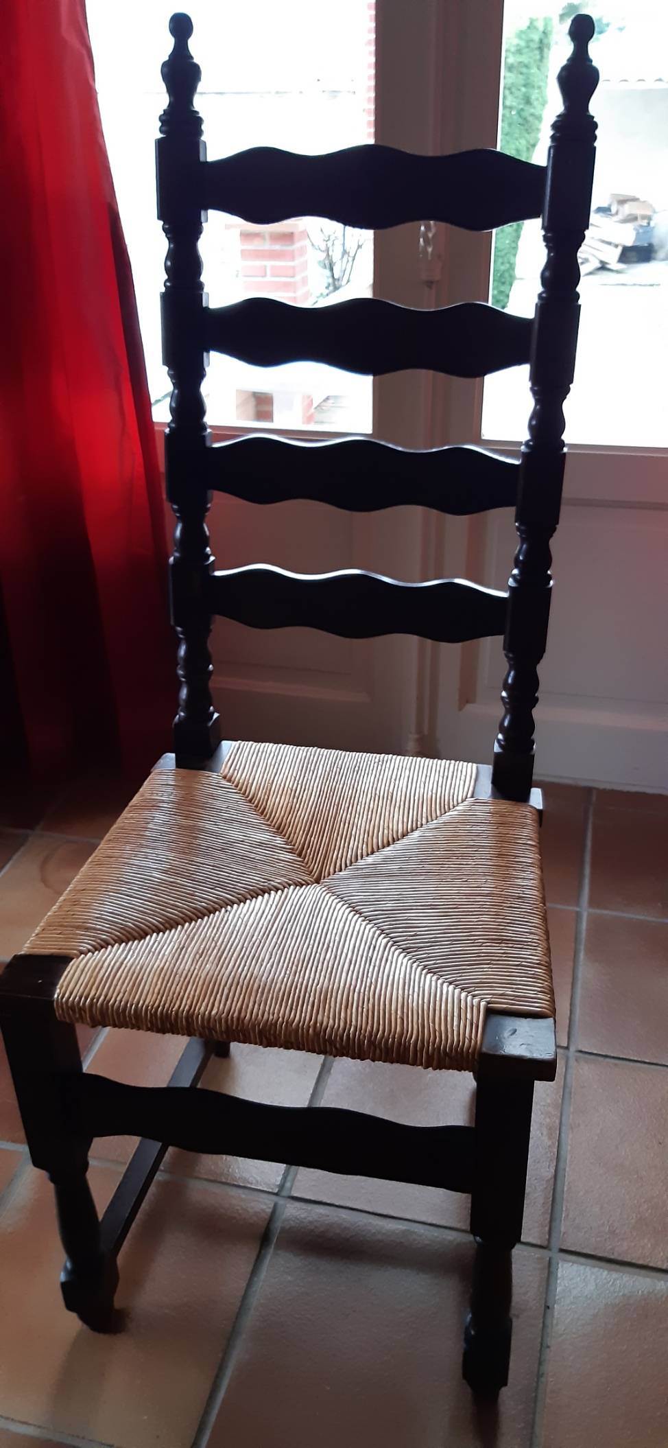 6 Chaises chêne massif et assise paille de style espagnol sur Gens de Confiance