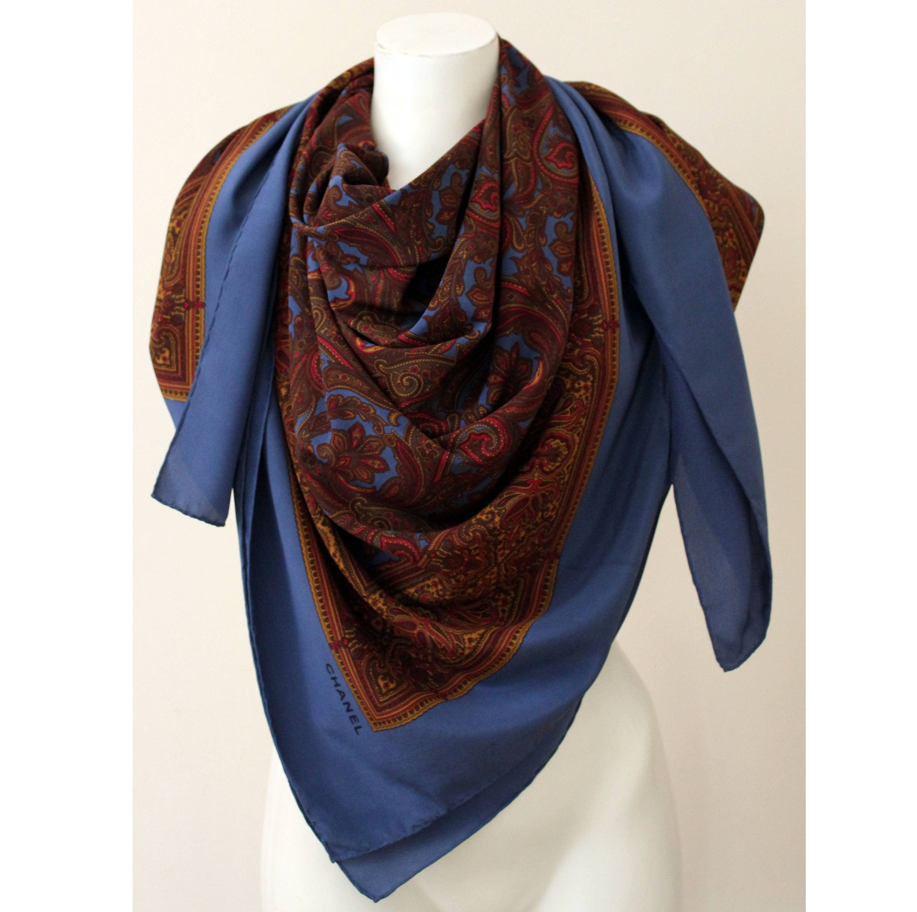 Vends châle, grand foulard vintage années 80 en soie motif cachemire Chanel authentique