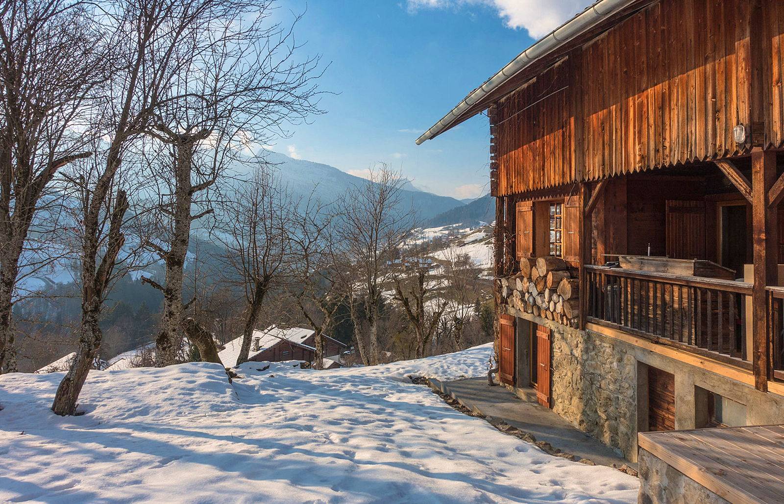 Propose Chalet authentique à 8 km des pistes - 4 chambres - 9 couchages - Manigod (74)