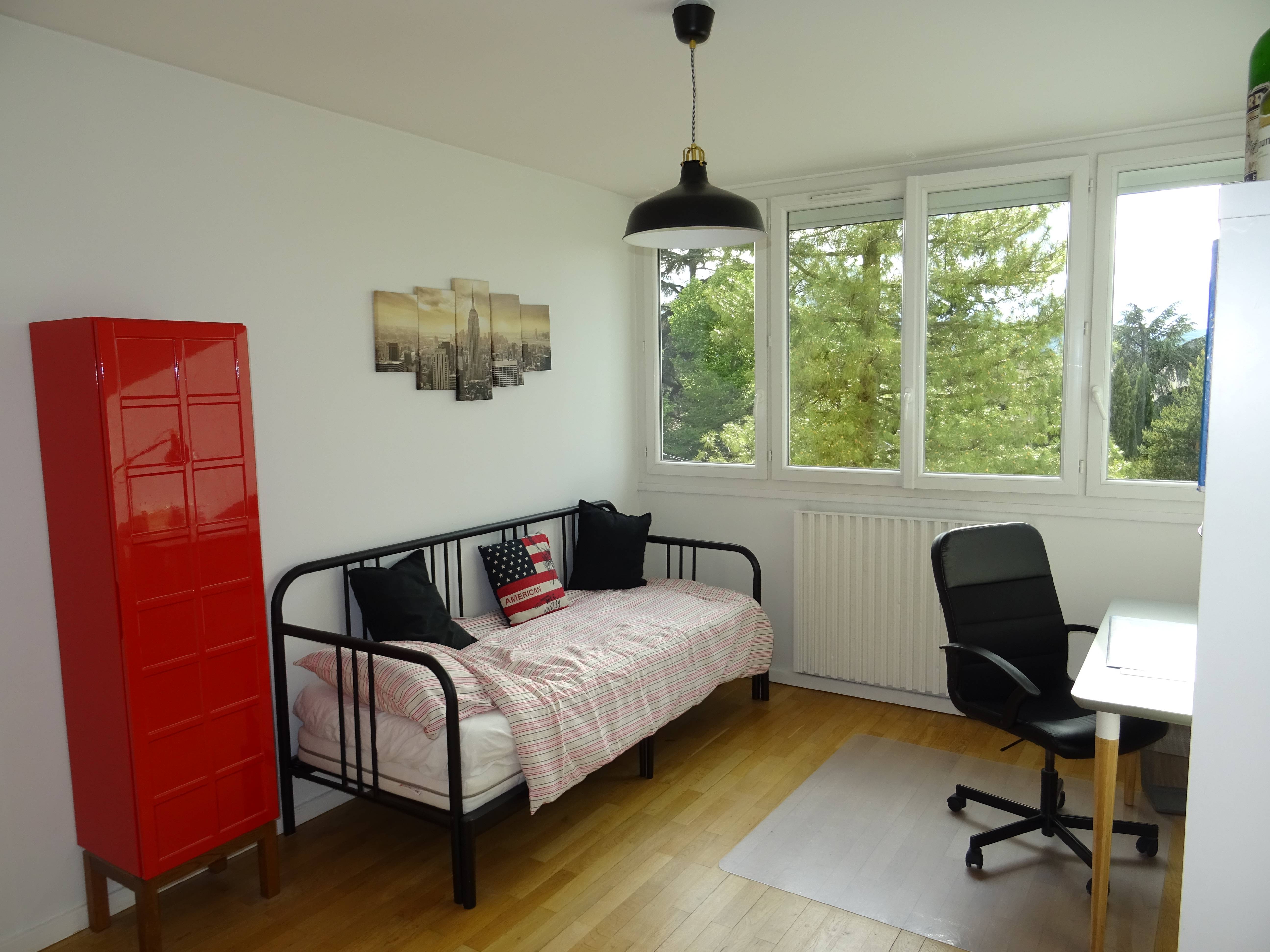 Loue chambre étudiante chez l’habitant - 1 chambre, 12m², Tassin-la-Demi-Lune (69)