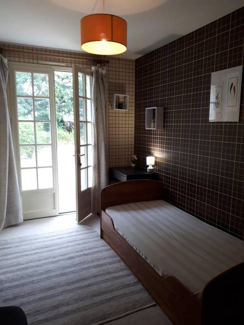 Chambre chez l’habitant 12m² + salle d’eau privée et salle de bain attenante, lac de Maine