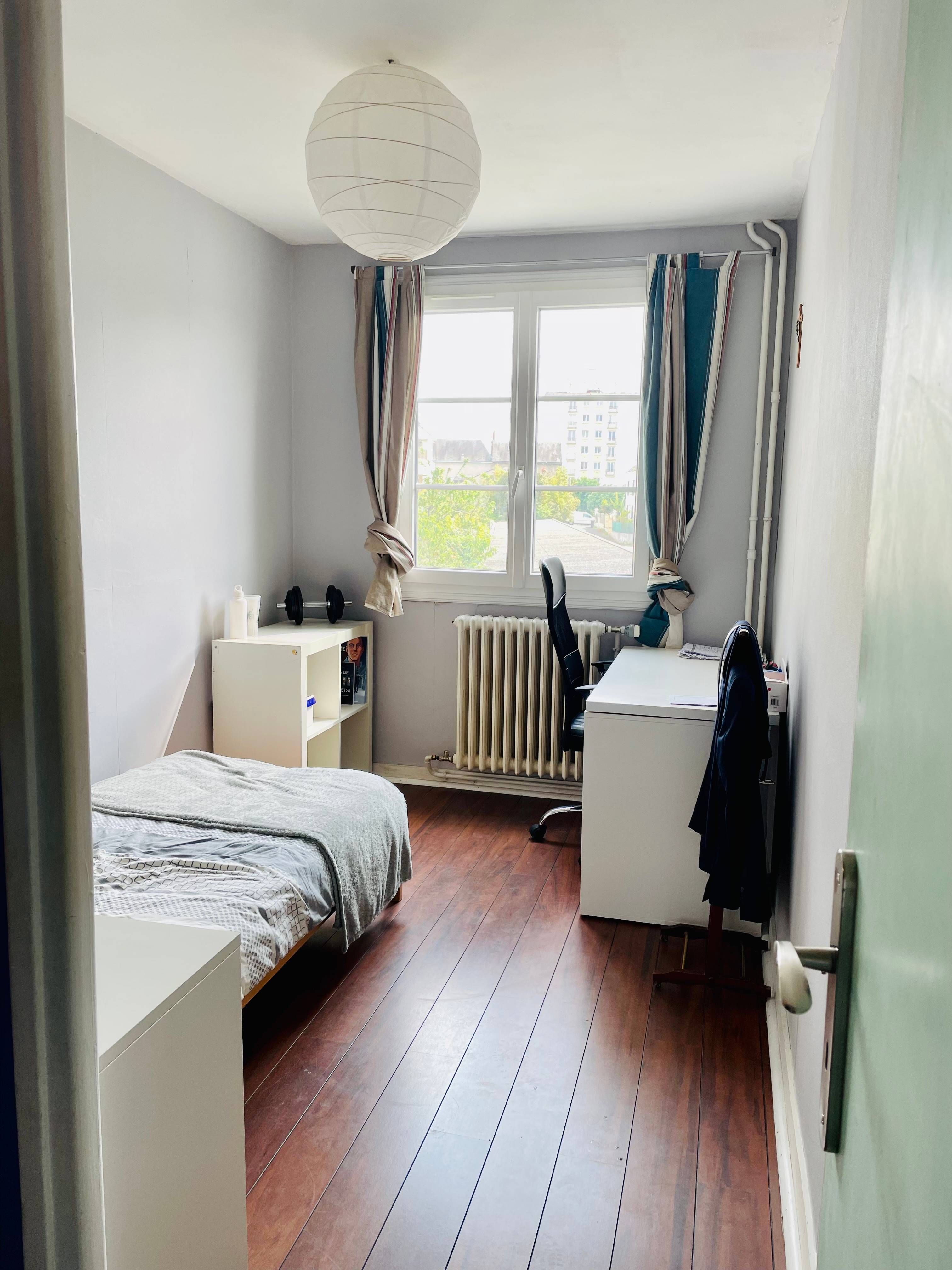 Propose 1 chambre étudiante 10m² en colocation de 3 chambres avec séjour Tours