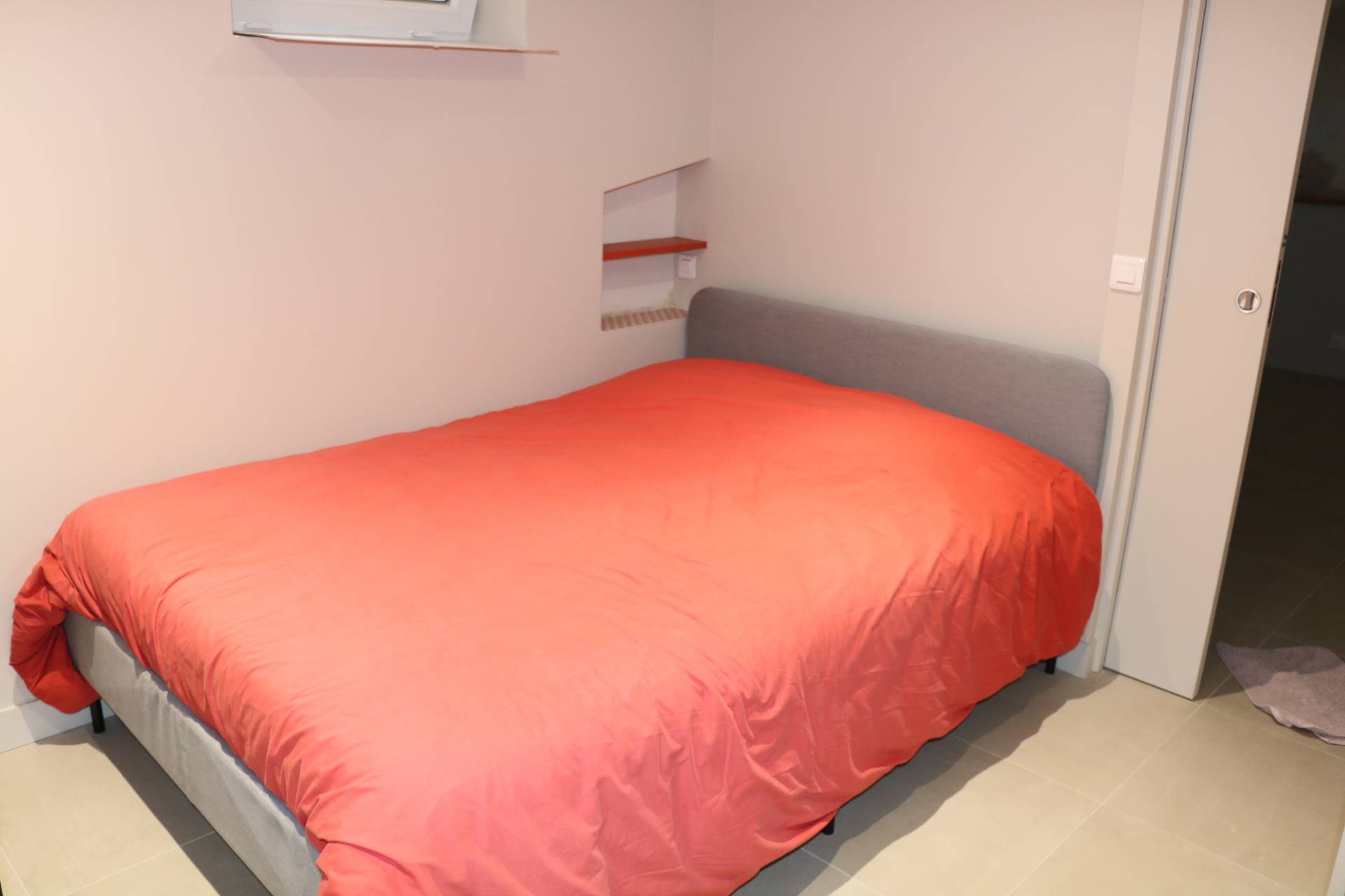 Loue Chambre à loyer modéré contre services - Vanves proche Paris 14 & 15éme - 11m²