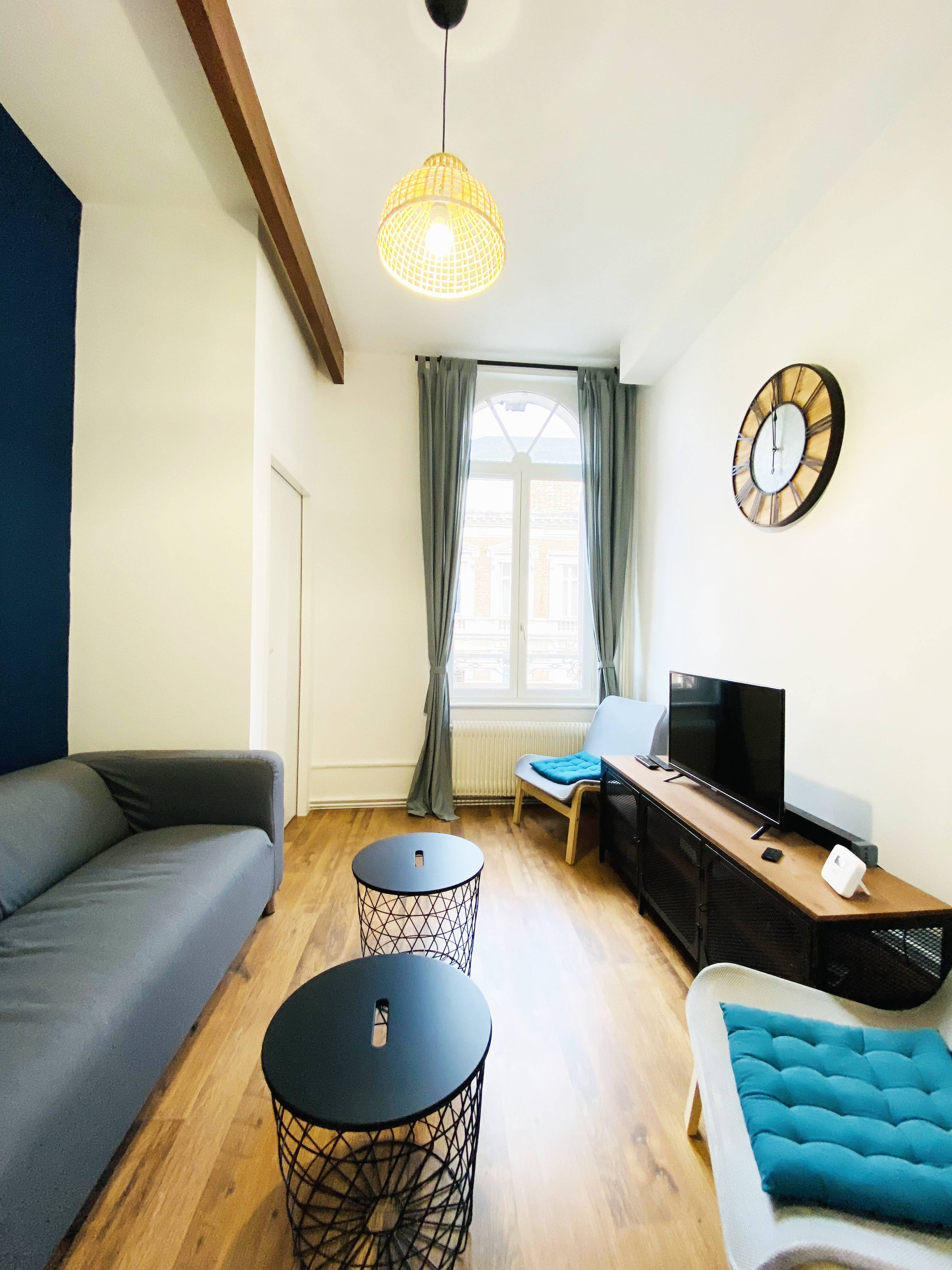 Loue chambre de 11m² (14m² au sol) dans maison T5 meublée avec jardin