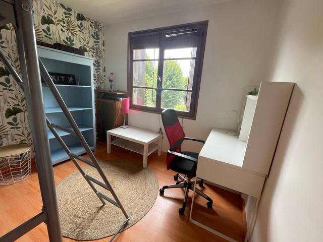 Loue chambre 10m² maison
