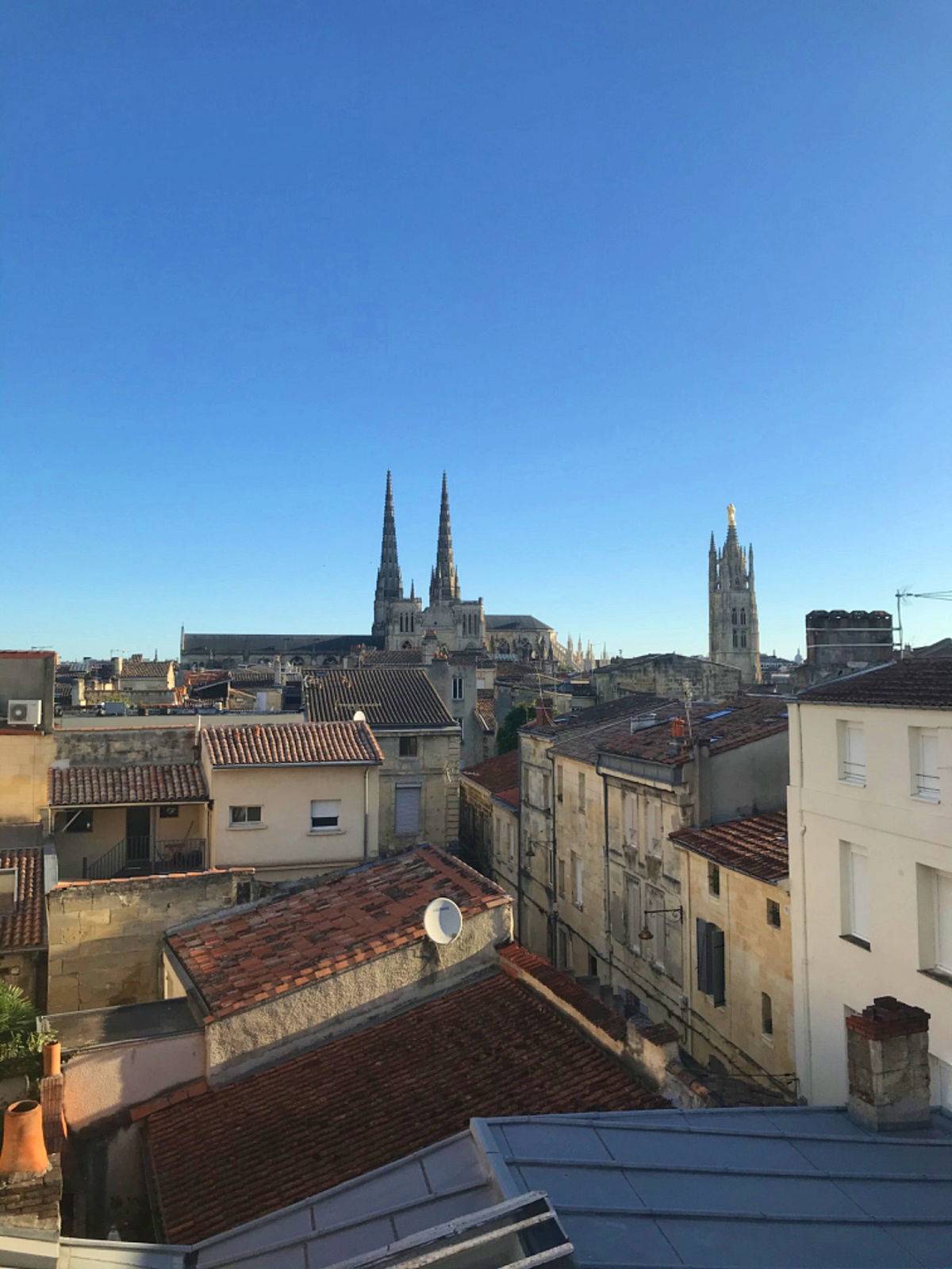 Loue T1 bis - 23m², chambre séparée proche Pey berland, Bordeaux (33)