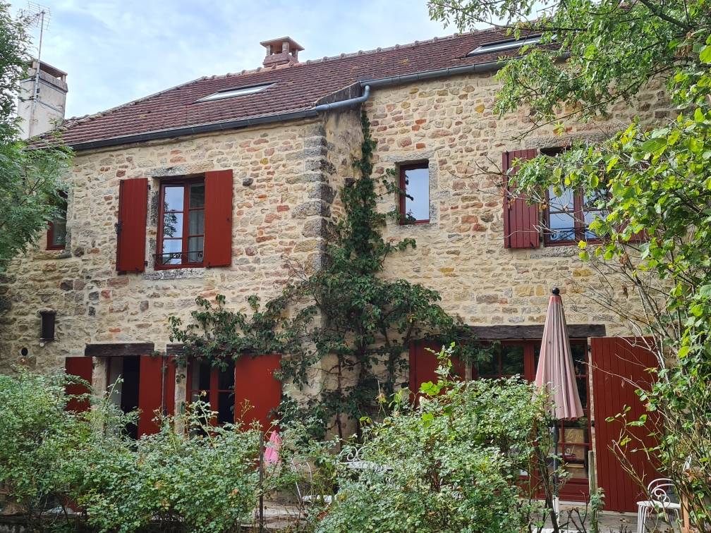 Loue chambres d’hôtes et leurs salles de bain dans maison du XVIIème siècle rénovée - 11 couchages