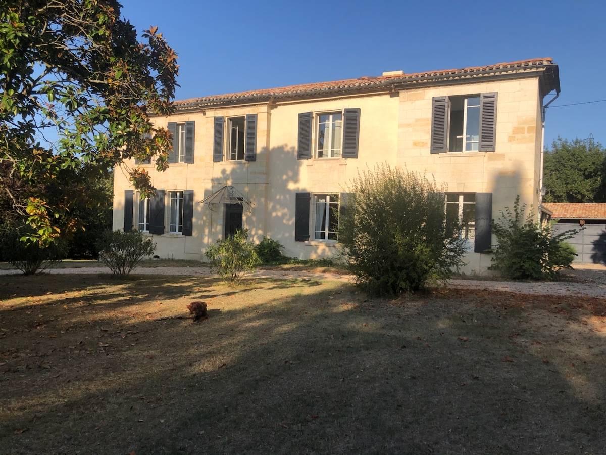 Loue chambres d’hôtes complètement indépendantes dans maison de maître proche de Bordeaux - 6 couchages